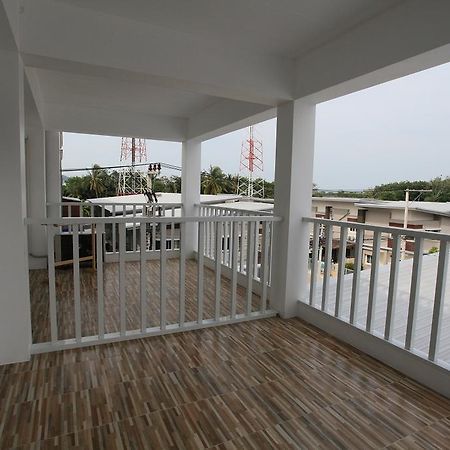 Living By Grace Apartment Si Sunthon Exterior photo