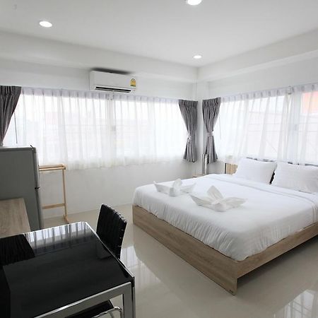 Living By Grace Apartment Si Sunthon Exterior photo