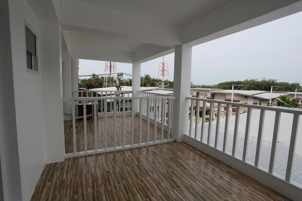 Living By Grace Apartment Si Sunthon Exterior photo