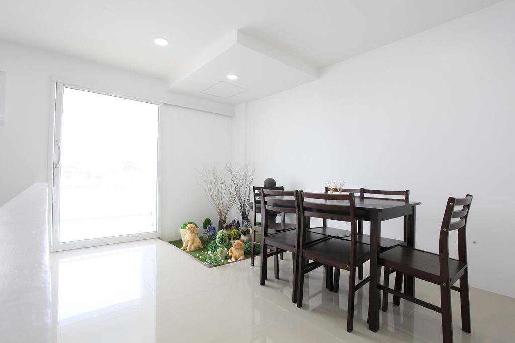 Living By Grace Apartment Si Sunthon Exterior photo